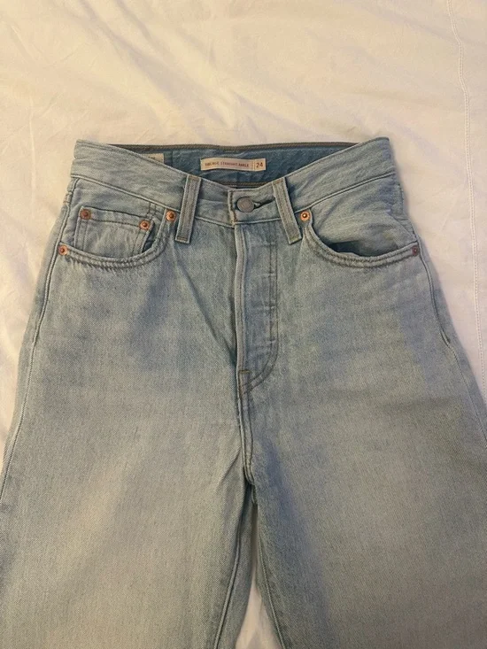 Levi's Ribcage Straight Ankle Jeans - Light Blue Denim - Picture 3 of 6